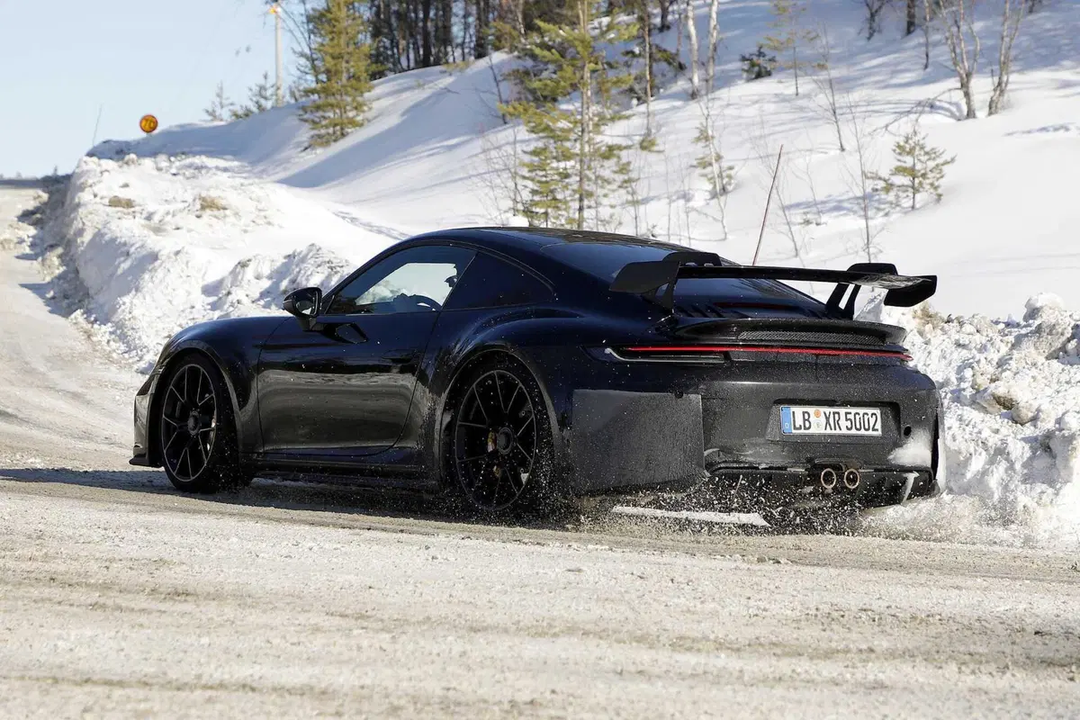 Porsche 911 GT3 e GT3 Touring, ecco il nuovo Facelift [Foto Spia] (12)