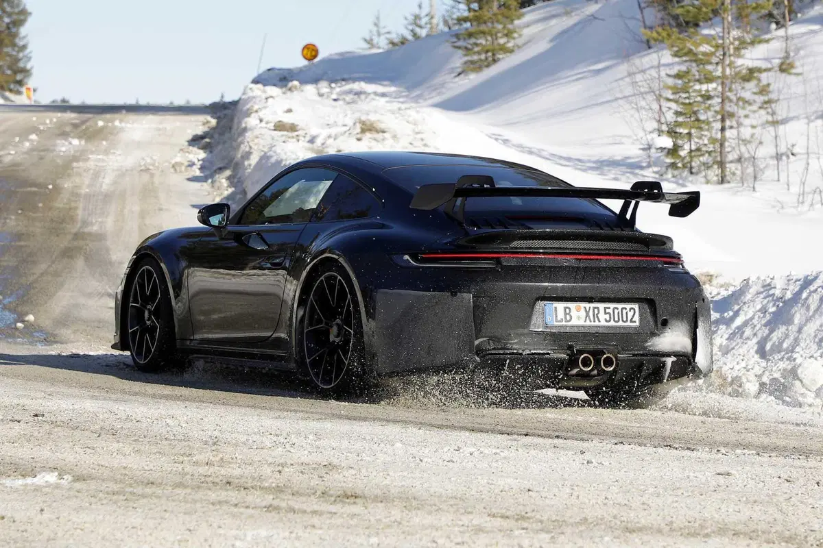Porsche 911 GT3 e GT3 Touring, ecco il nuovo Facelift [Foto Spia] (13)