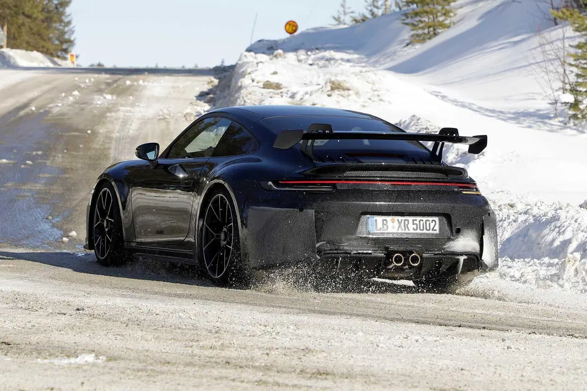 Porsche 911 GT3 e GT3 Touring, ecco il nuovo Facelift [Foto Spia] (14)