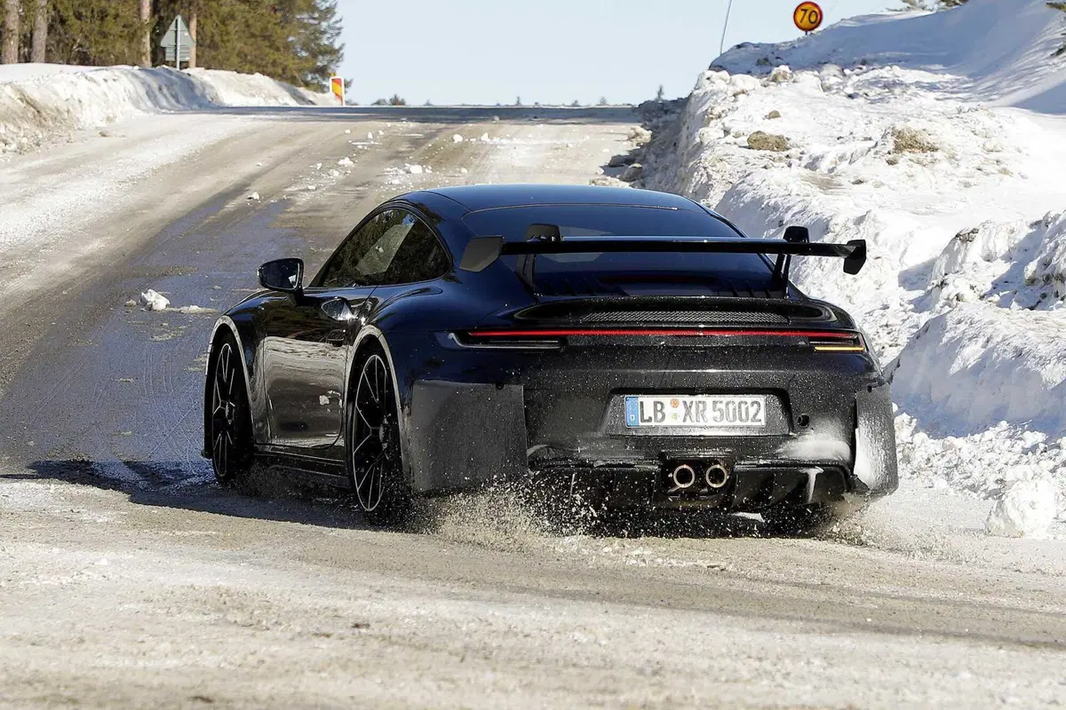 Porsche 911 GT3 e GT3 Touring, ecco il nuovo Facelift [Foto Spia] (15)