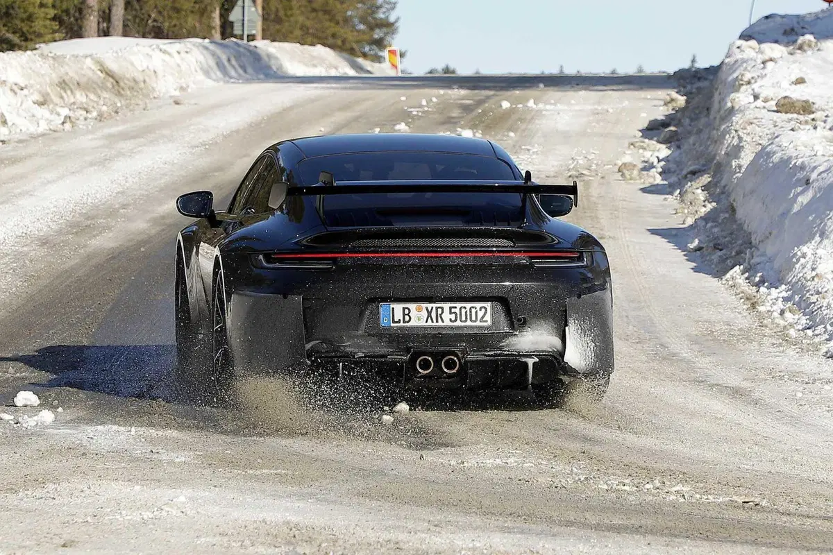 Porsche 911 GT3 e GT3 Touring, ecco il nuovo Facelift [Foto Spia] (16)