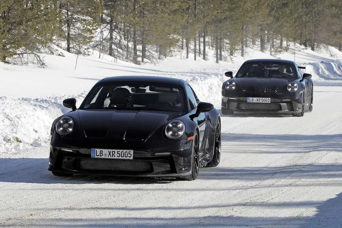 Porsche 911 GT3 e GT3 Touring, ecco il nuovo Facelift [Foto Spia] (18)