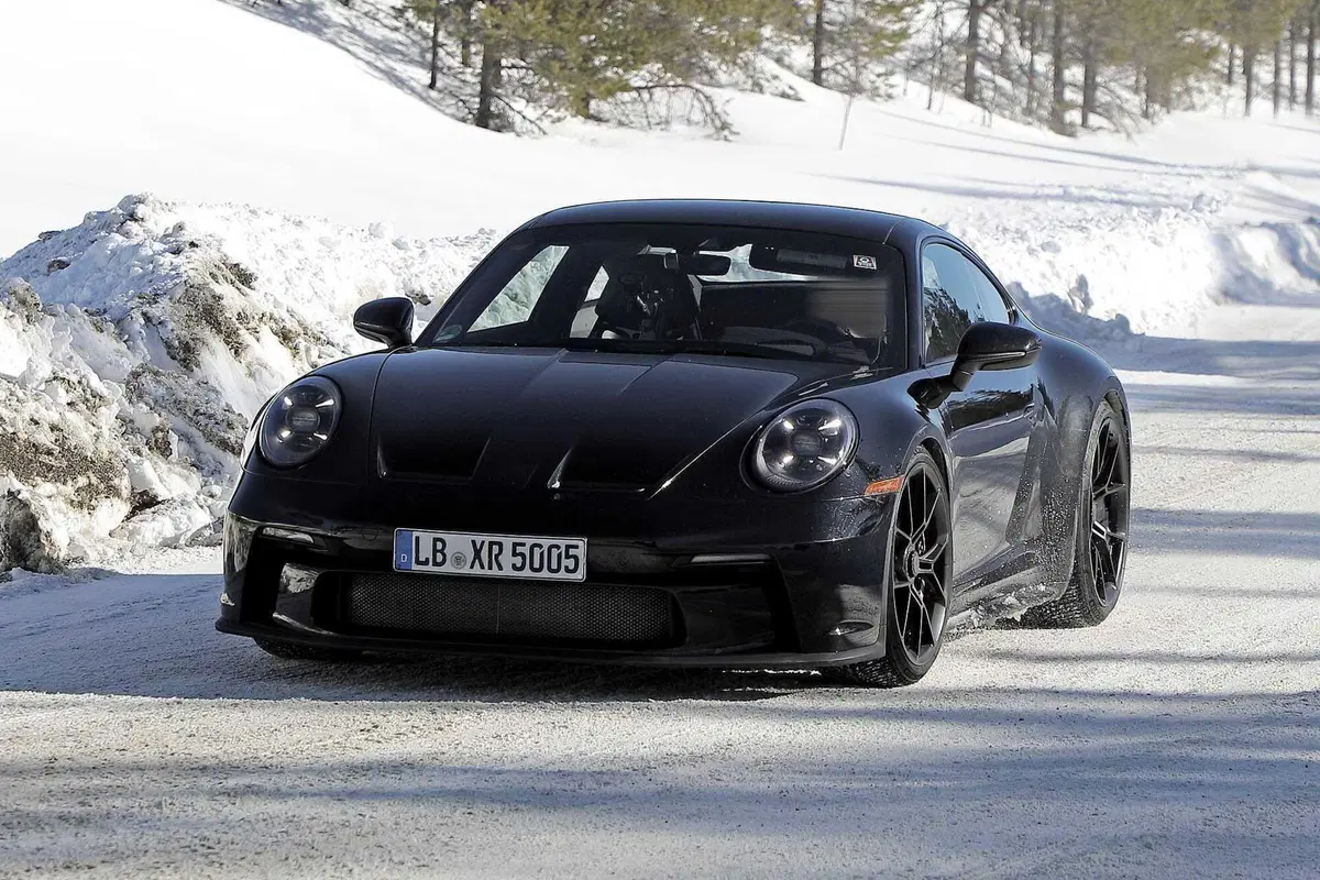 Porsche 911 GT3 e GT3 Touring, ecco il nuovo Facelift [Foto Spia] (17)