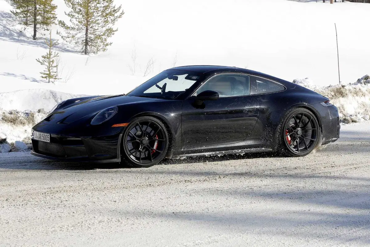 Porsche 911 GT3 e GT3 Touring, ecco il nuovo Facelift [Foto Spia] (23)