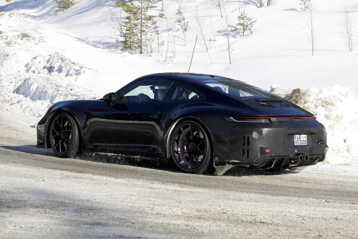 Porsche 911 GT3 e GT3 Touring, ecco il nuovo Facelift [Foto Spia] (26)