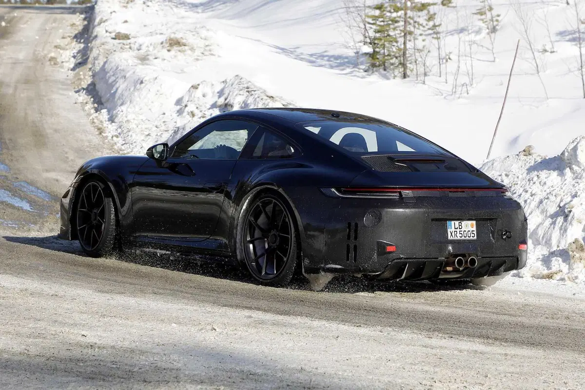 Porsche 911 GT3 e GT3 Touring, ecco il nuovo Facelift [Foto Spia] (27)