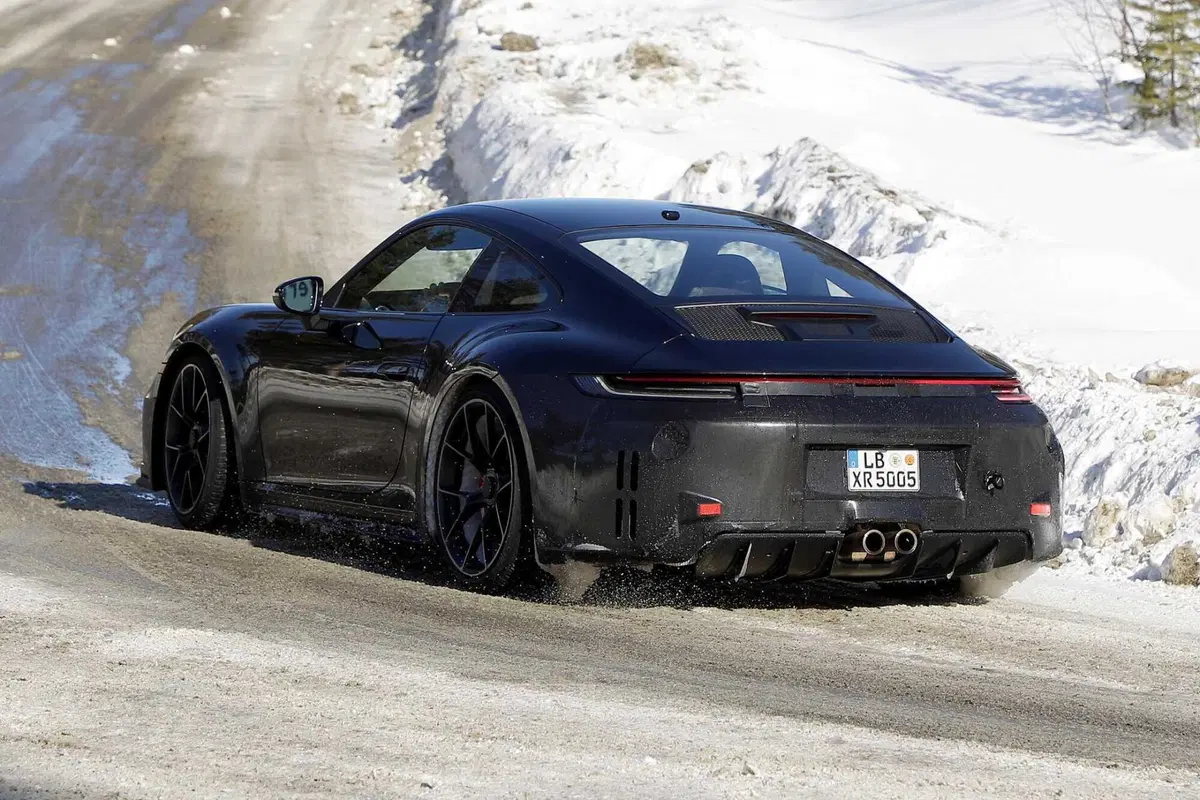 Porsche 911 GT3 e GT3 Touring, ecco il nuovo Facelift [Foto Spia] (28)
