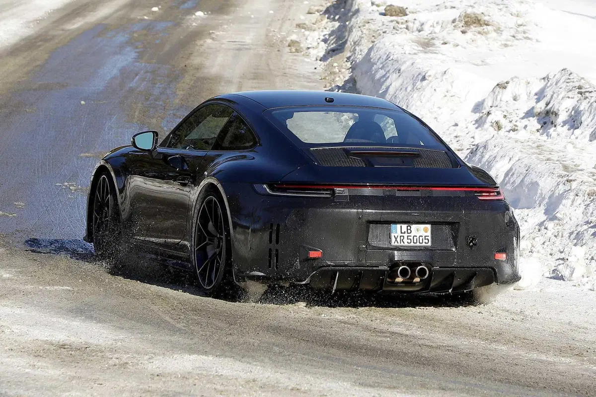 Porsche 911 GT3 e GT3 Touring, ecco il nuovo Facelift [Foto Spia] (29)