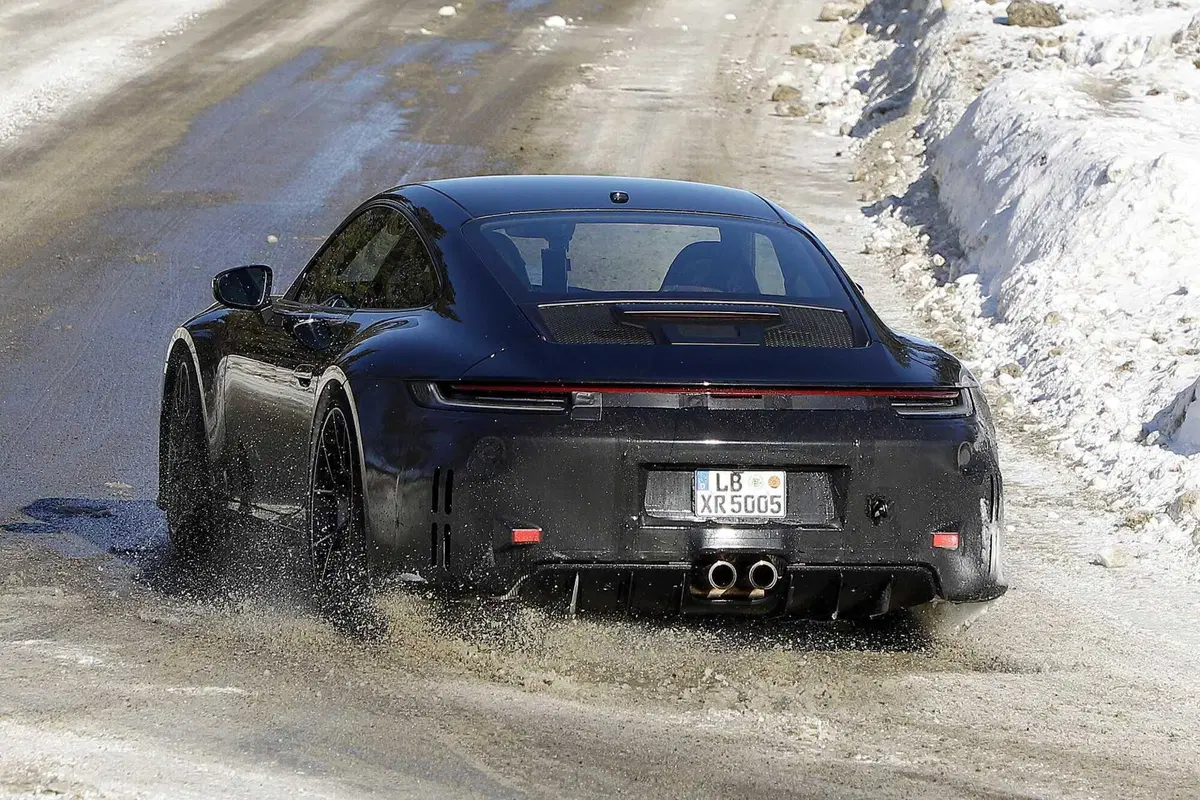 Porsche 911 GT3 e GT3 Touring, ecco il nuovo Facelift [Foto Spia] (30)