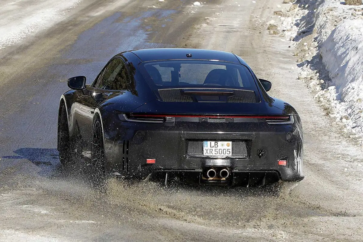 Porsche 911 GT3 e GT3 Touring, ecco il nuovo Facelift [Foto Spia] (31)