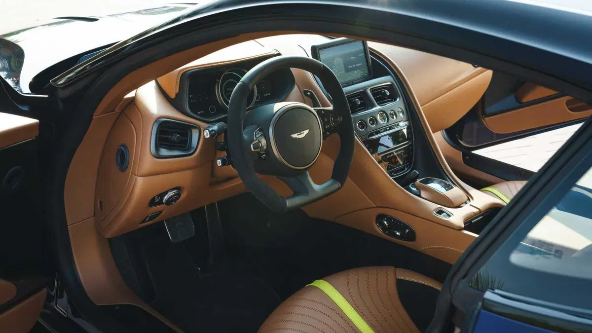 Aston Martin DB11 DB11 V12 AMR Coupé (10)