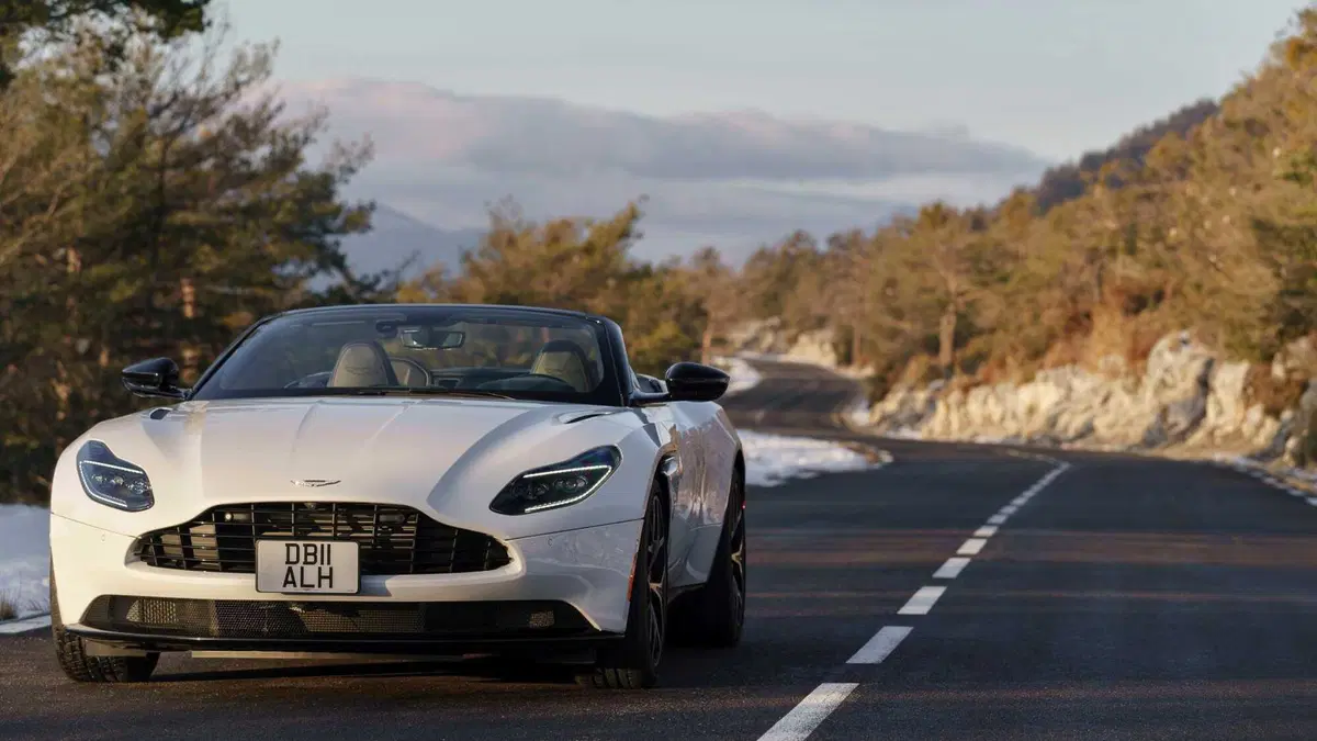 Aston Martin DB11 DB11 V8 Volante (2)