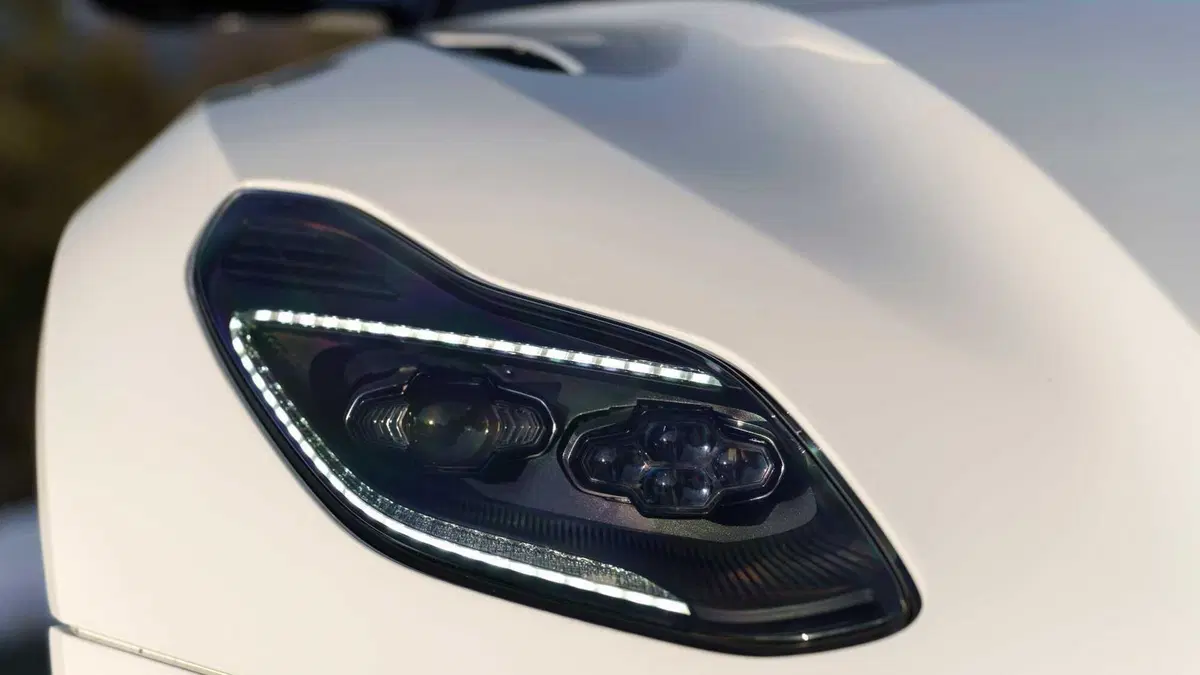 Aston Martin DB11 DB11 V8 Volante (9)