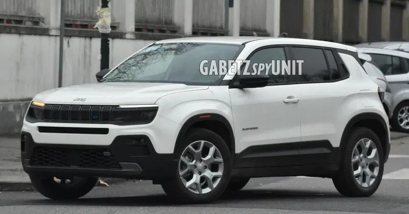 Jeep Avenger, la versione elettrica "Snow" &egrave; in arrivo [Foto Spia]