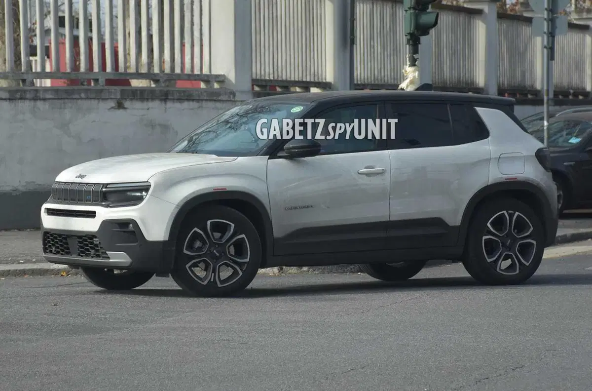 Jeep Avenger, la versione elettrica "Snow" è in arrivo [Foto Spia]