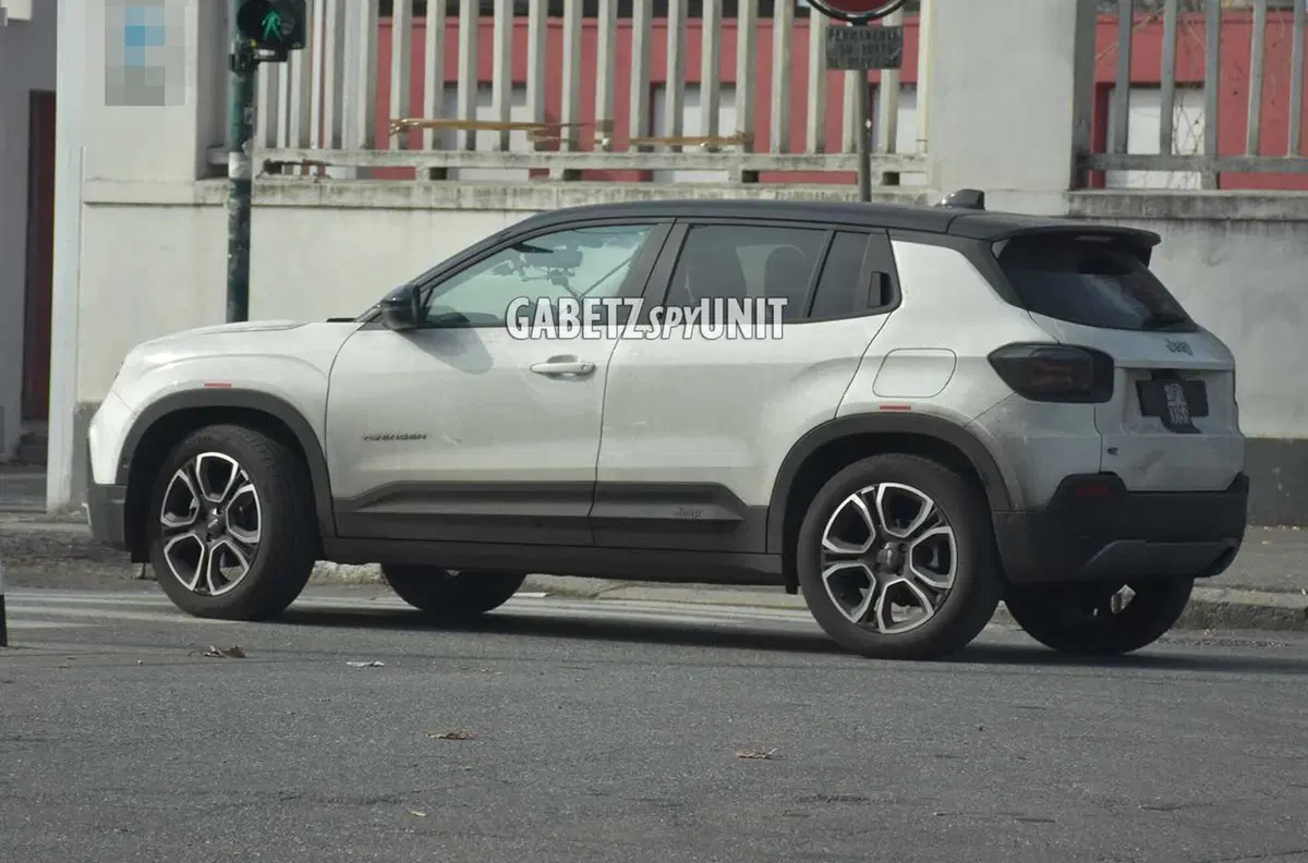 Jeep Avenger, la versione elettrica "Snow" è in arrivo [Foto Spia] (2)