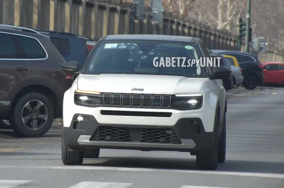 Jeep Avenger, la versione elettrica "Snow" è in arrivo [Foto Spia] (4)