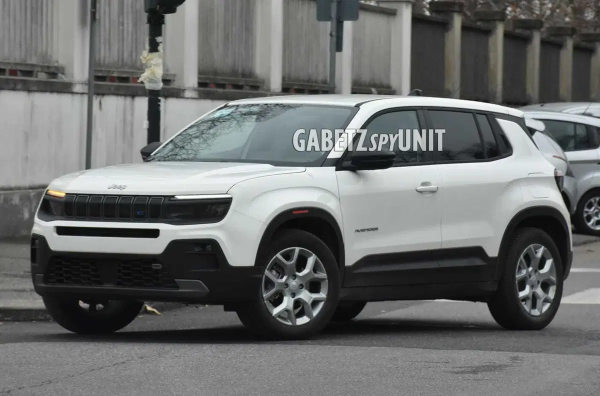 Jeep Avenger, la versione elettrica "Snow" è in arrivo [Foto Spia] (5)