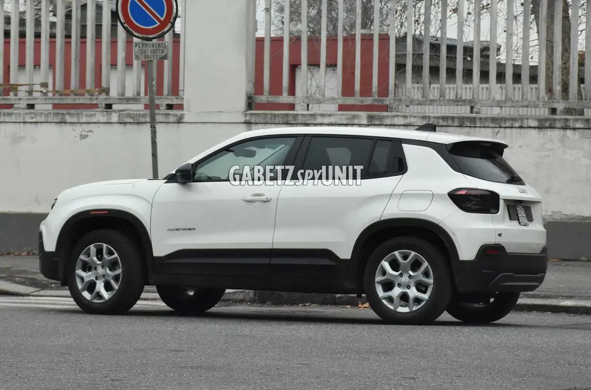 Jeep Avenger, la versione elettrica "Snow" è in arrivo [Foto Spia] (8)