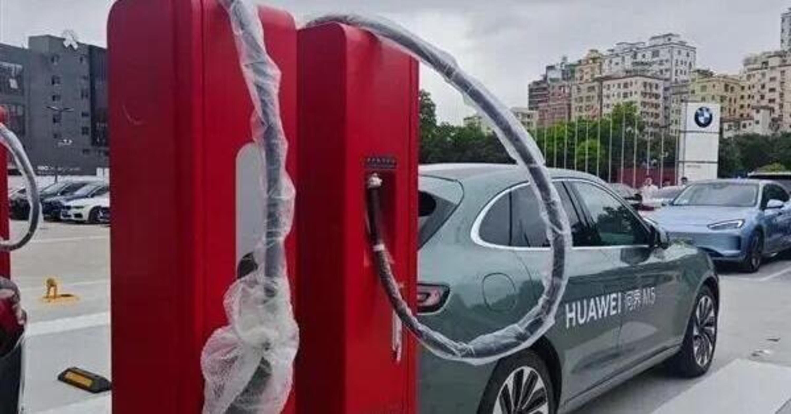 Huawei: ricarica l&#039;auto in 10 minuti con la colonnina da 600 kW