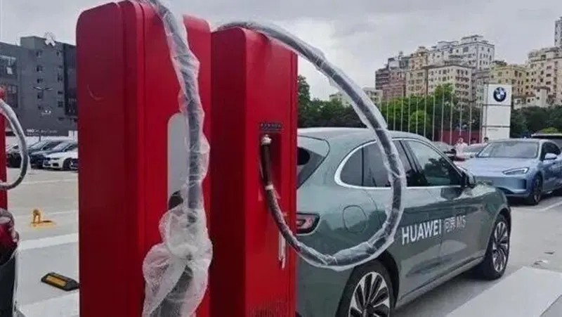 Huawei: ricarica l'auto in 10 minuti con la colonnina da 600 kW