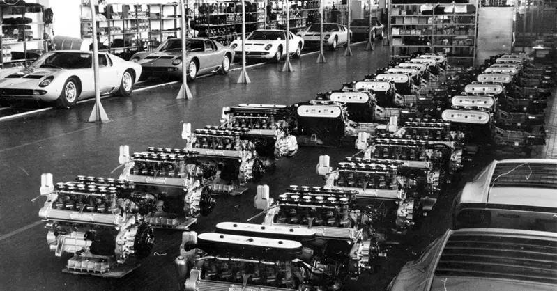 Lamborghini, la fabbrica di Ferruccio compie 60 anni: dalla 350 GT alla Urus