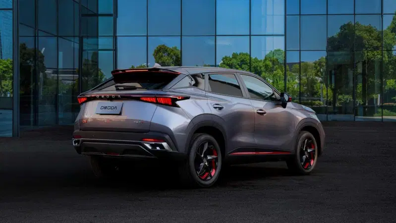 Chery Omoda 5 in vendita in Italia entro l'anno: suv termica ed elettrica