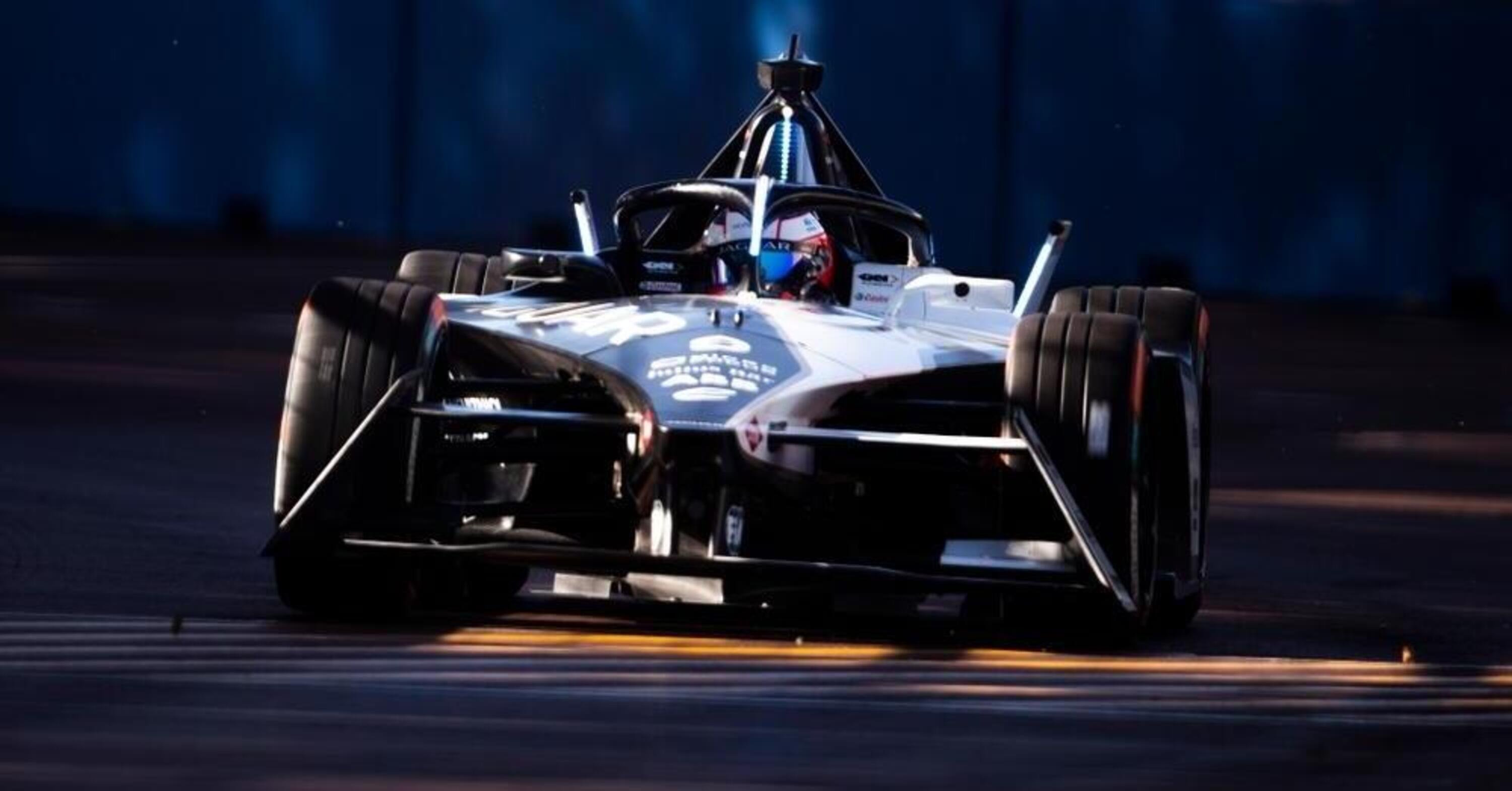 Formula E, E-Prix Sao Paulo 2023: Jaguar imbattibile, Evans vince davanti a Cassidy e Bird