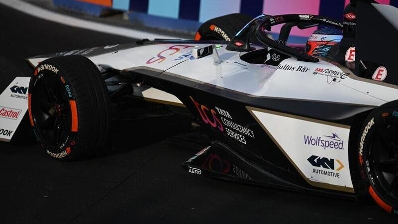 Formula E, E-Prix Sao Paulo 2023: Jaguar imbattibile, Evans vince davanti a Cassidy e Bird