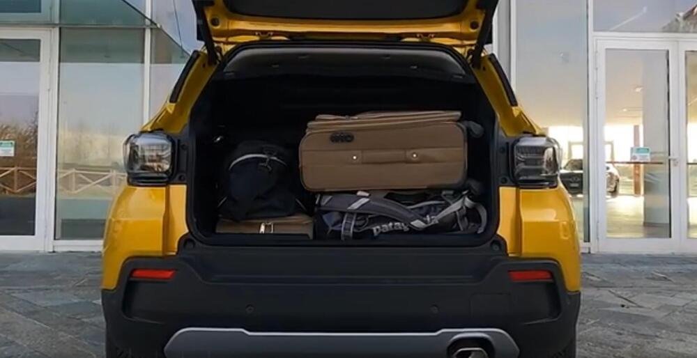Il vano bagagli ha 250 litri di volume utile