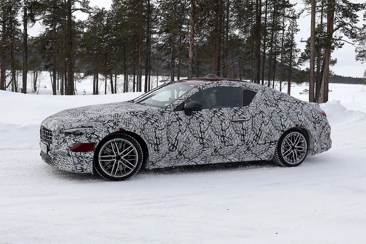 Mercedes AMG CLE 63: elettrificazione? No, grazie (7)