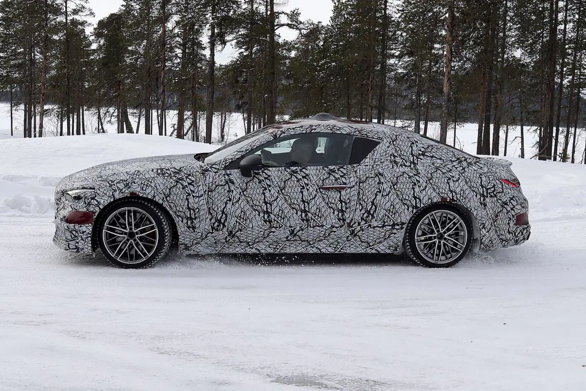 Mercedes AMG CLE 63: elettrificazione? No, grazie (11)
