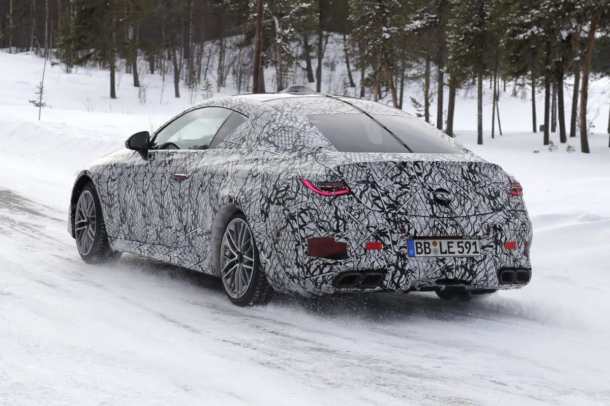 Mercedes AMG CLE 63: elettrificazione? No, grazie (12)