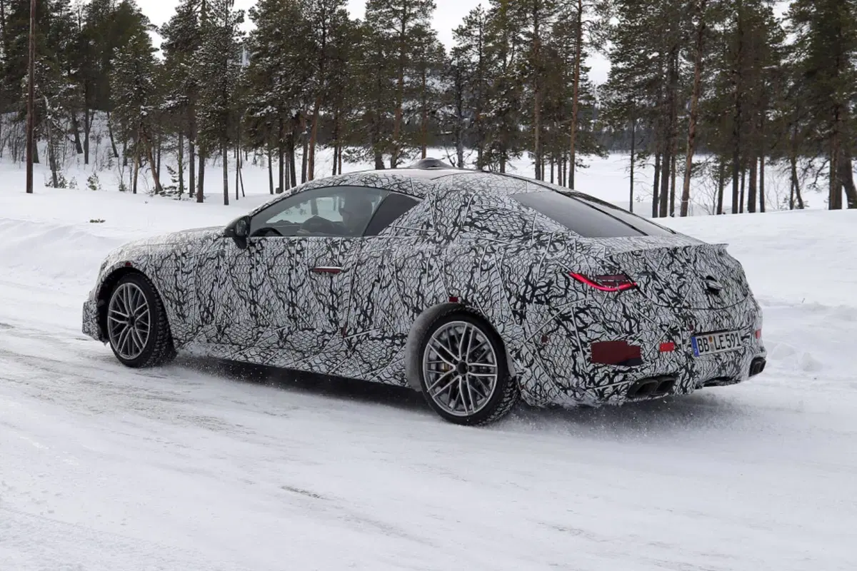 Mercedes AMG CLE 63: elettrificazione? No, grazie (13)