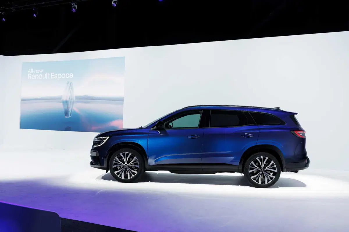 Nuova Renault Espace 2023: finisce l'epopea delle monovolume