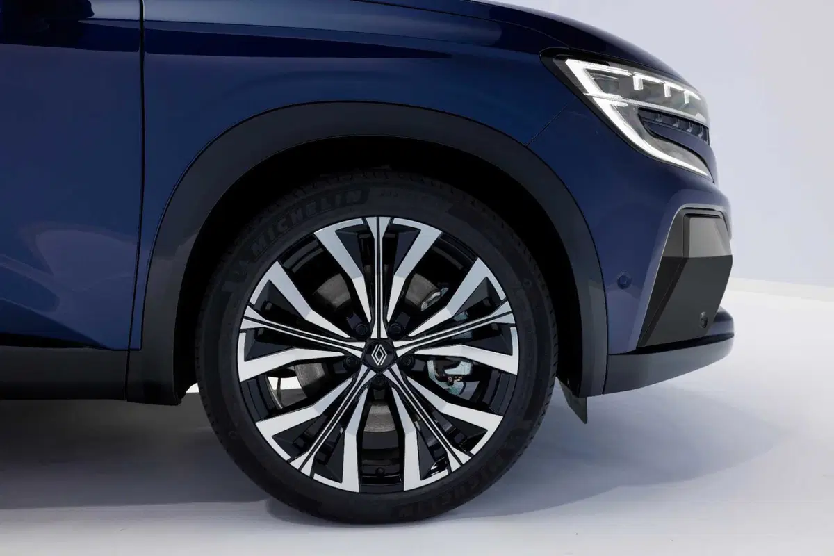 Nuova Renault Espace 2023: finisce l'epopea delle monovolume (12)