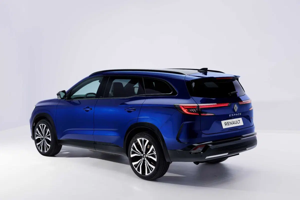 Nuova Renault Espace 2023: finisce l'epopea delle monovolume (17)