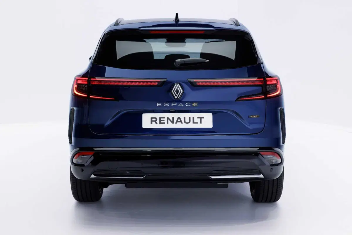 Nuova Renault Espace 2023: finisce l'epopea delle monovolume (18)