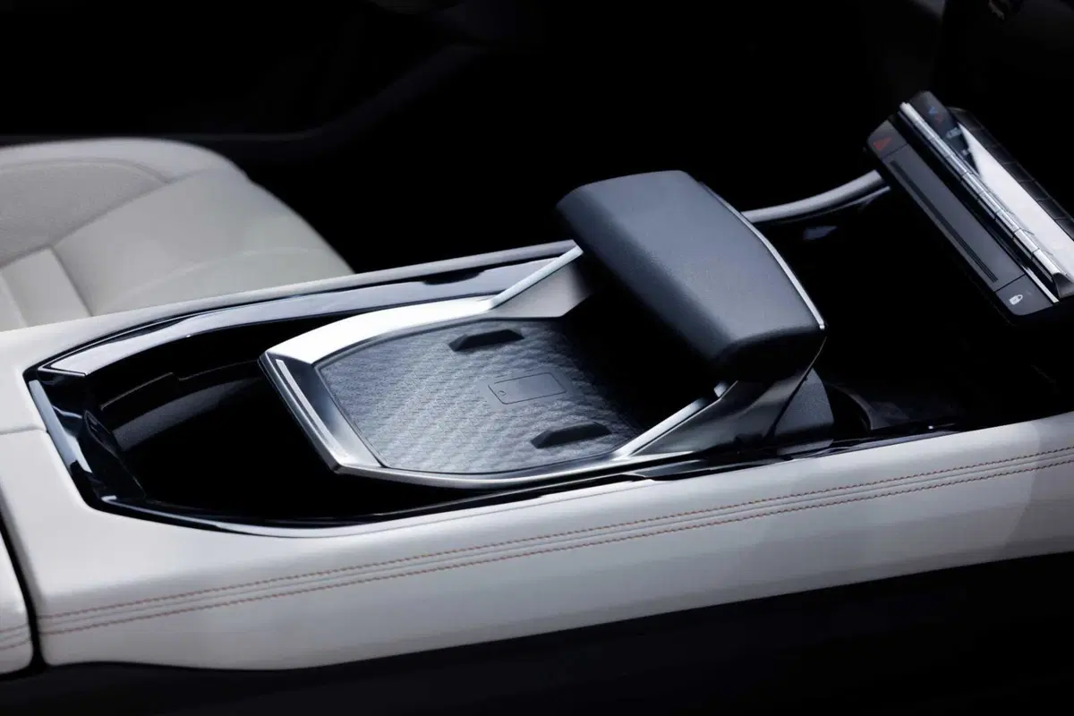 Nuova Renault Espace 2023: finisce l'epopea delle monovolume (23)