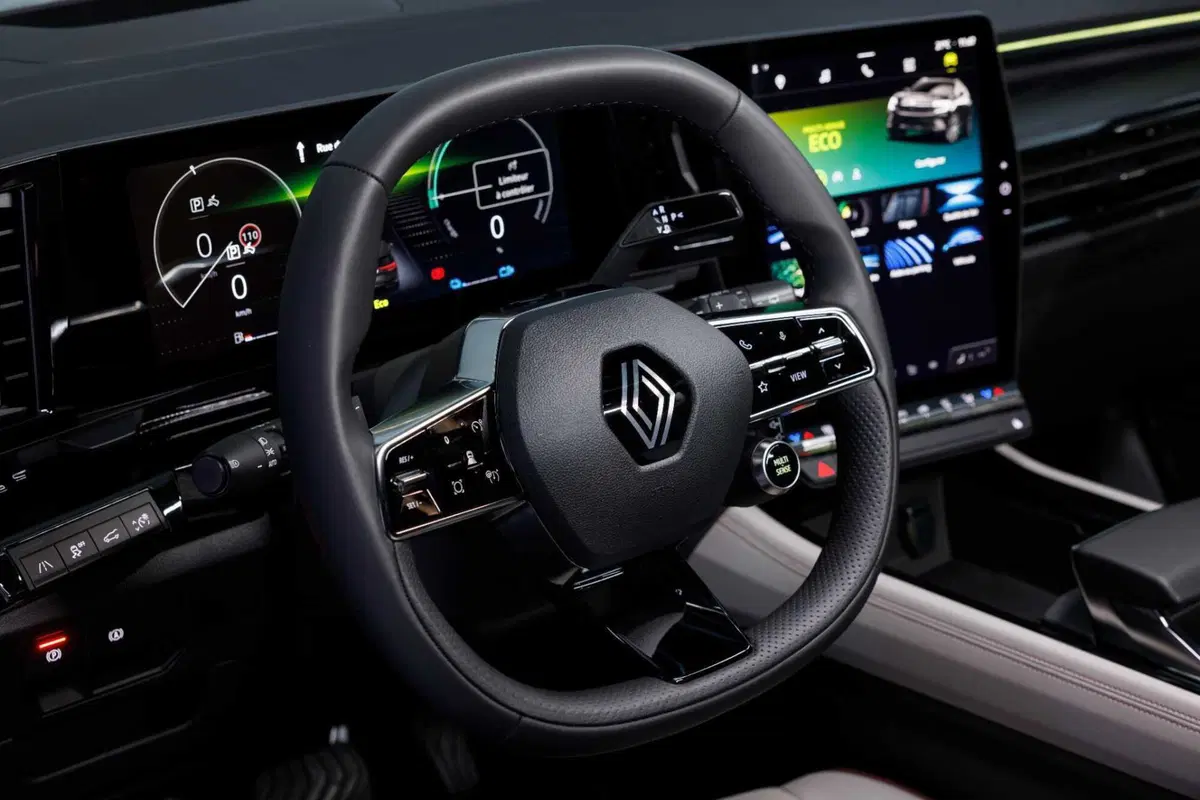 Nuova Renault Espace 2023: finisce l'epopea delle monovolume (35)