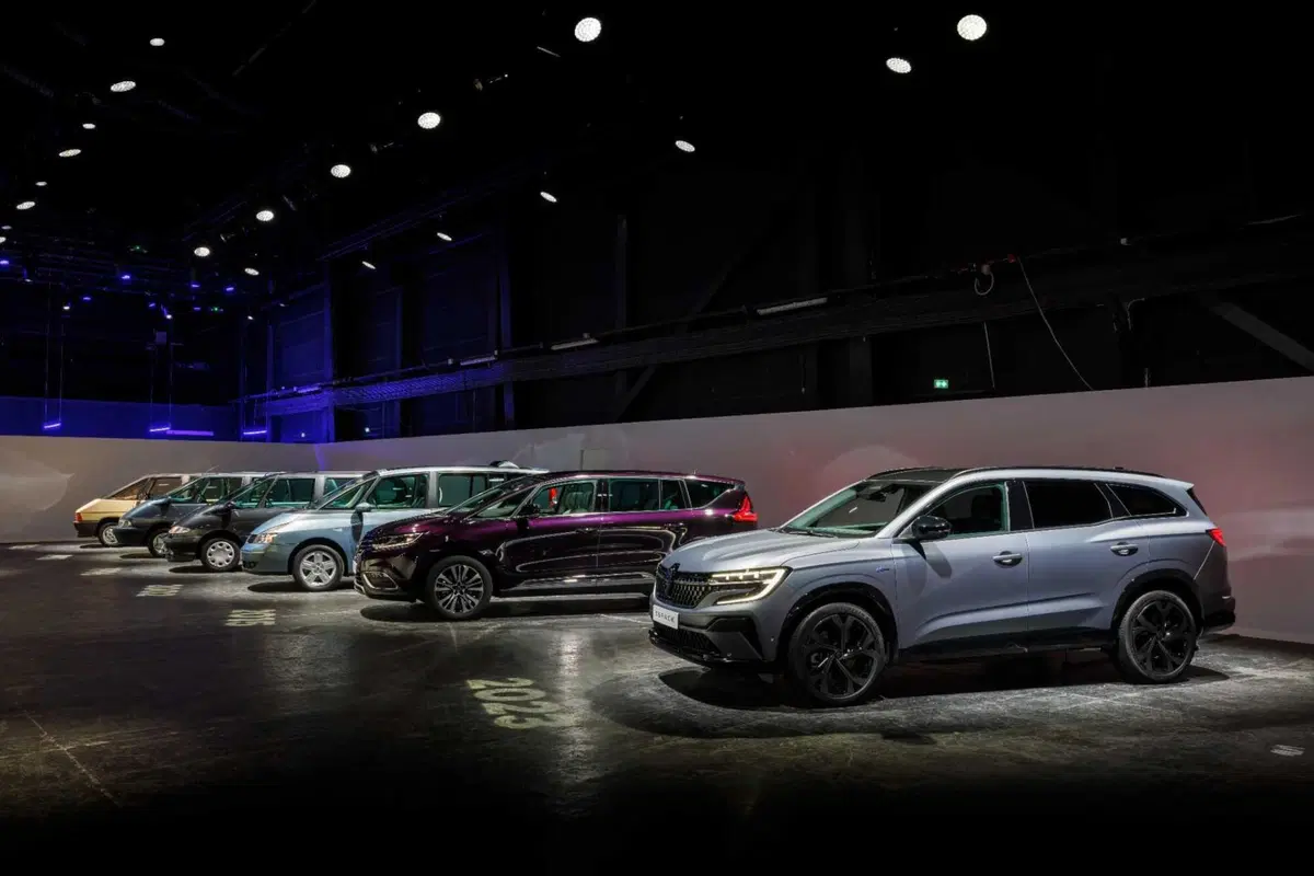 Nuova Renault Espace 2023: finisce l'epopea delle monovolume (36)