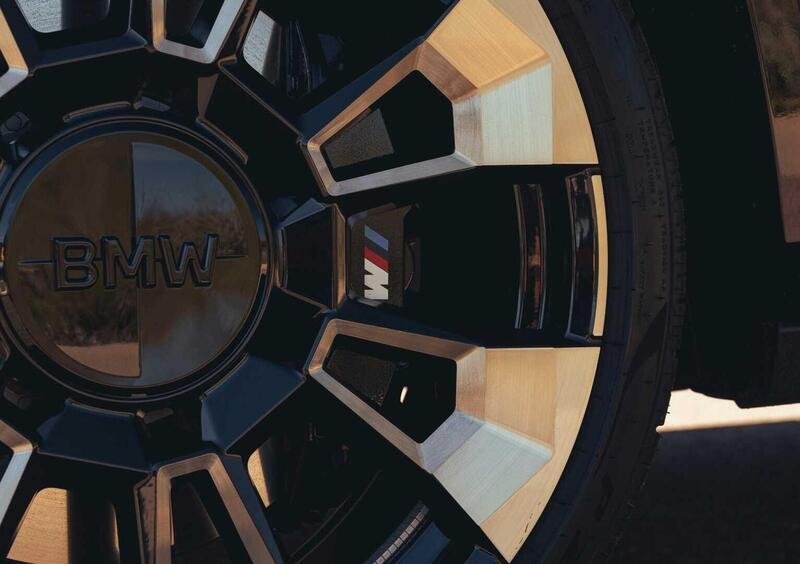 BMW XM (2022->>) (14)