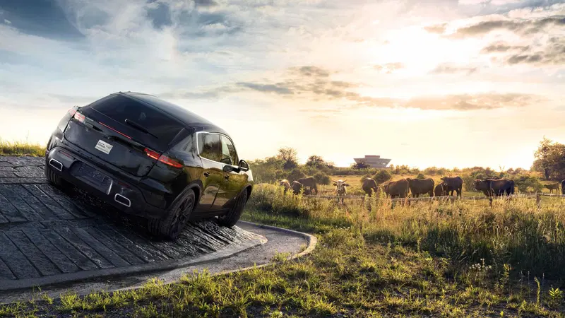 Porsche: pronta la Macan elettrica entro fine anno, proseguono i test nello stabilimento "gioiello"