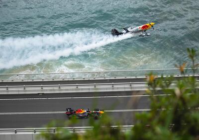 Su una F1 in Australia: Daniel Ricciardo in giro con la Red Bull RB7 [Video]