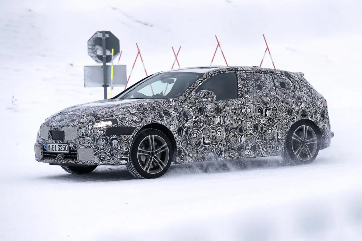 BMW Serie 1, ecco le foto spia del nuovo Facelift  (2)