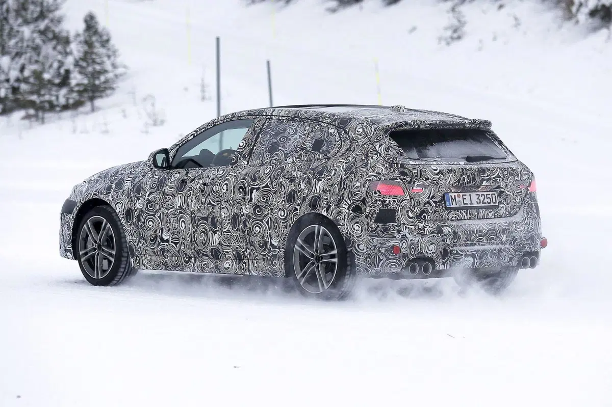 BMW Serie 1, ecco le foto spia del nuovo Facelift  (4)
