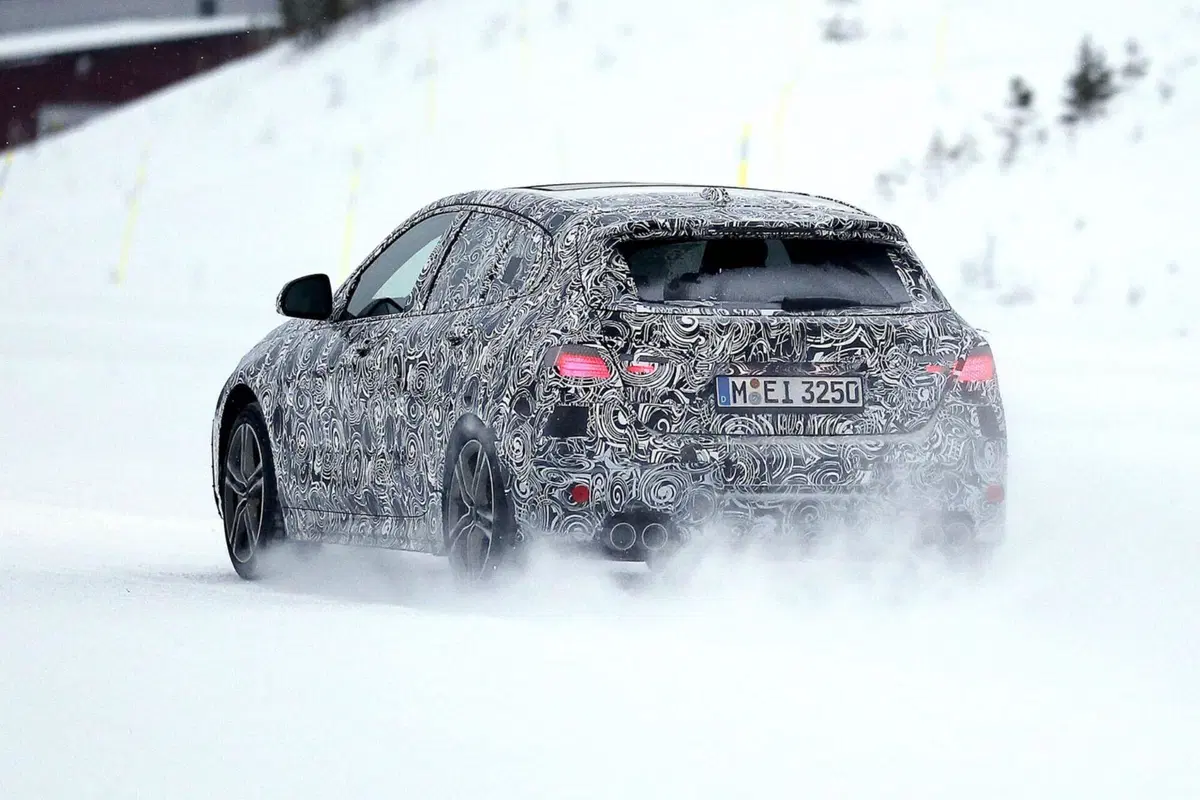 BMW Serie 1, ecco le foto spia del nuovo Facelift  (5)