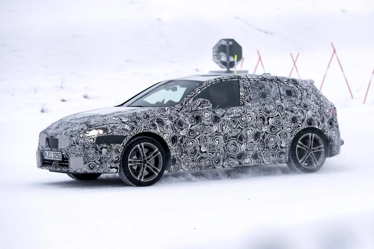 BMW Serie 1, ecco le foto spia del nuovo Facelift  (6)