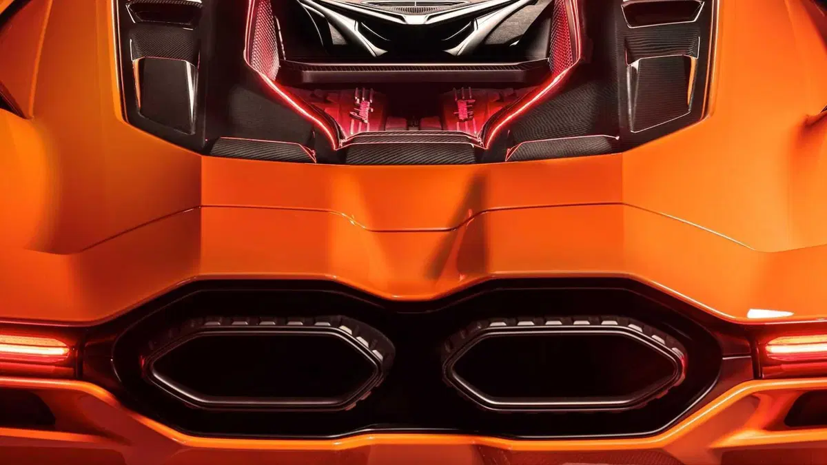 Lamborghini Revuelto è la nuova Aventador, 12 cilindri aspirato e ibrido, più di 1.000 CV