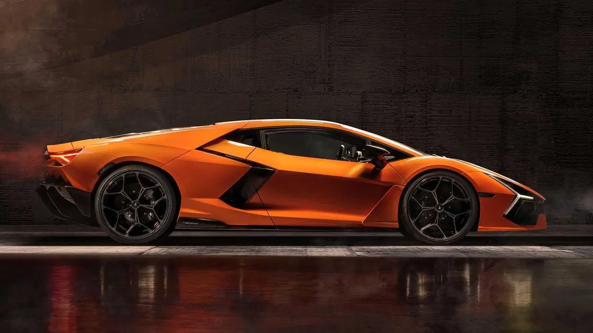 Lamborghini Revuelto è la nuova Aventador, 12 cilindri aspirato e ibrido, più di 1.000 CV (12)
